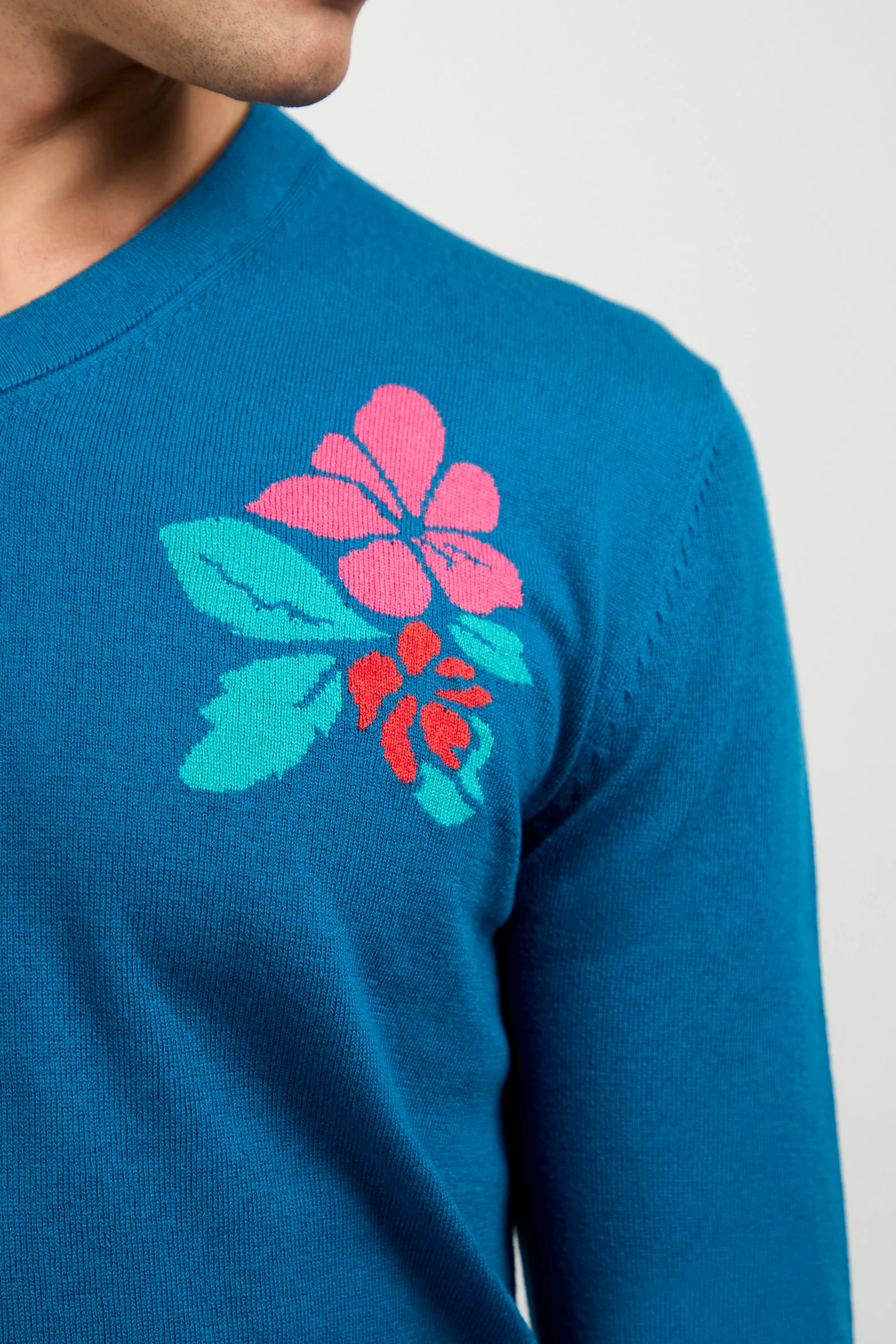 Copacabana V-Neck Sweater - Image 5