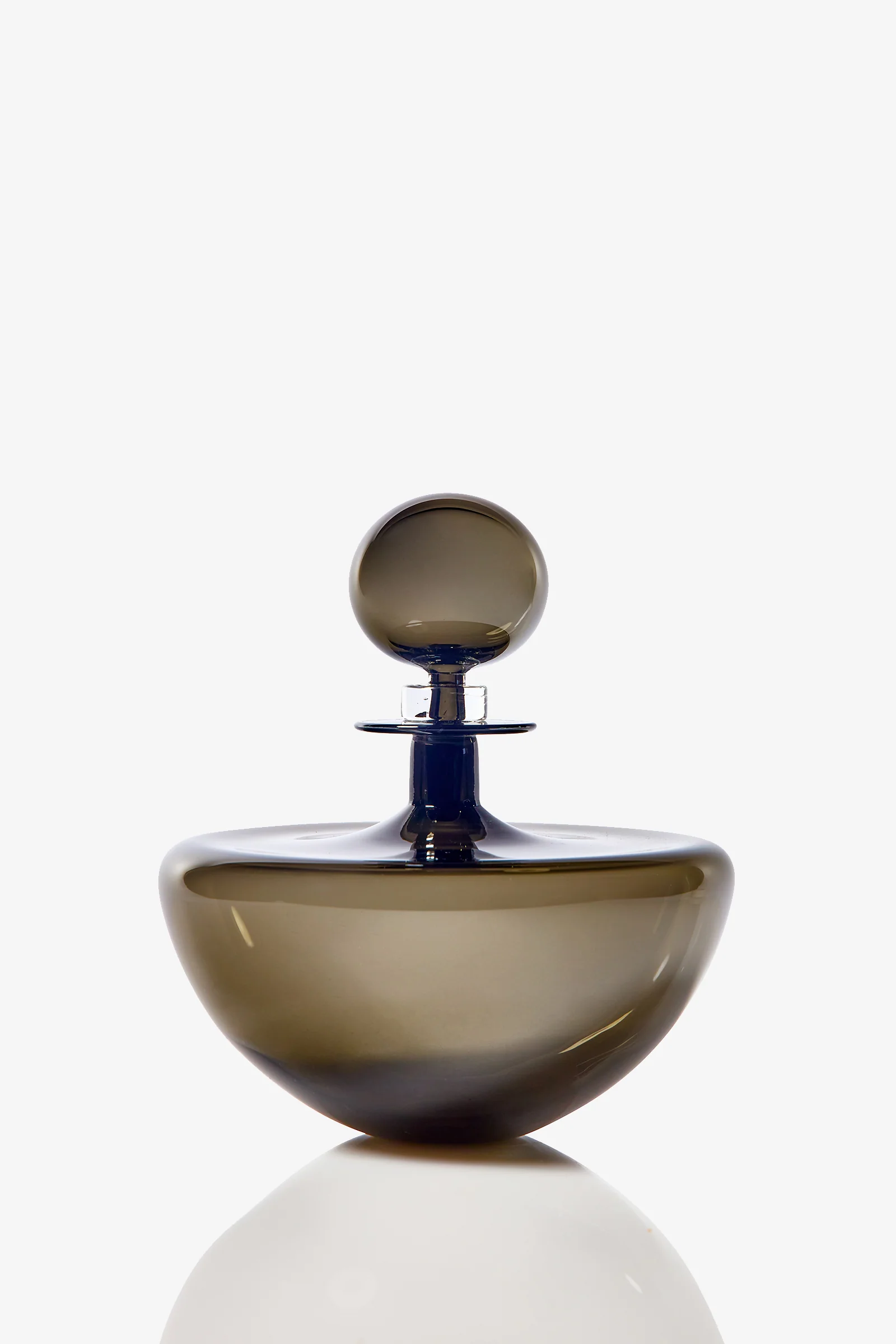 Petite Low Arc Decanter - Image 2