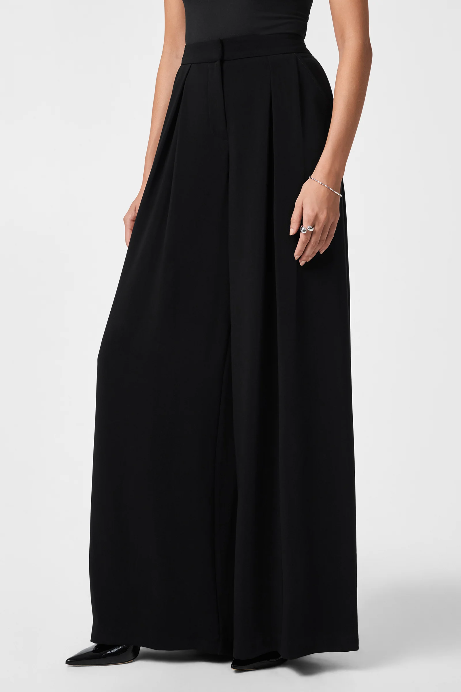 Saige Wide-Leg Short Pant - Image 3