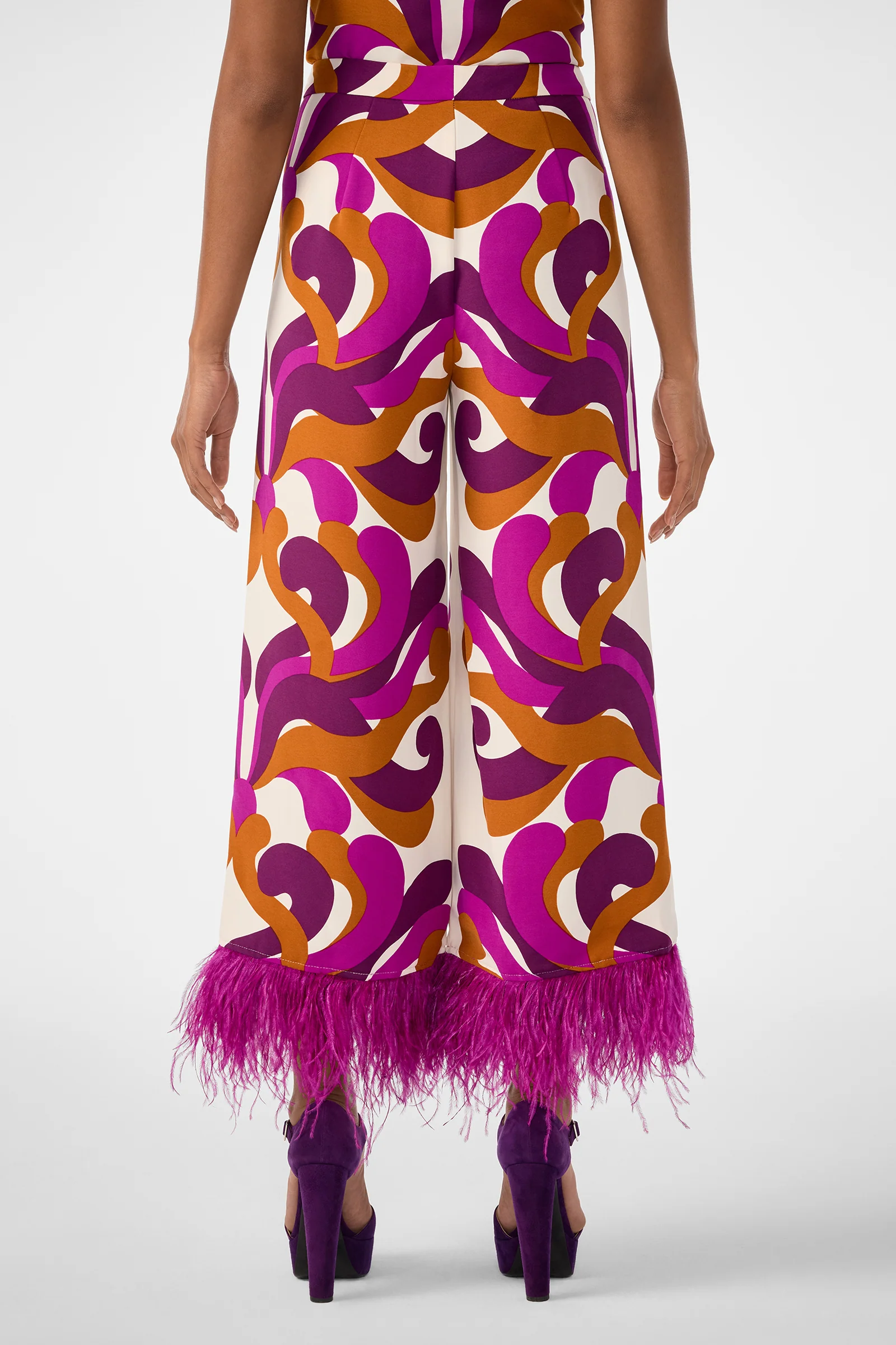 Short Weekend Feather-Trimmed Pant - Image 3