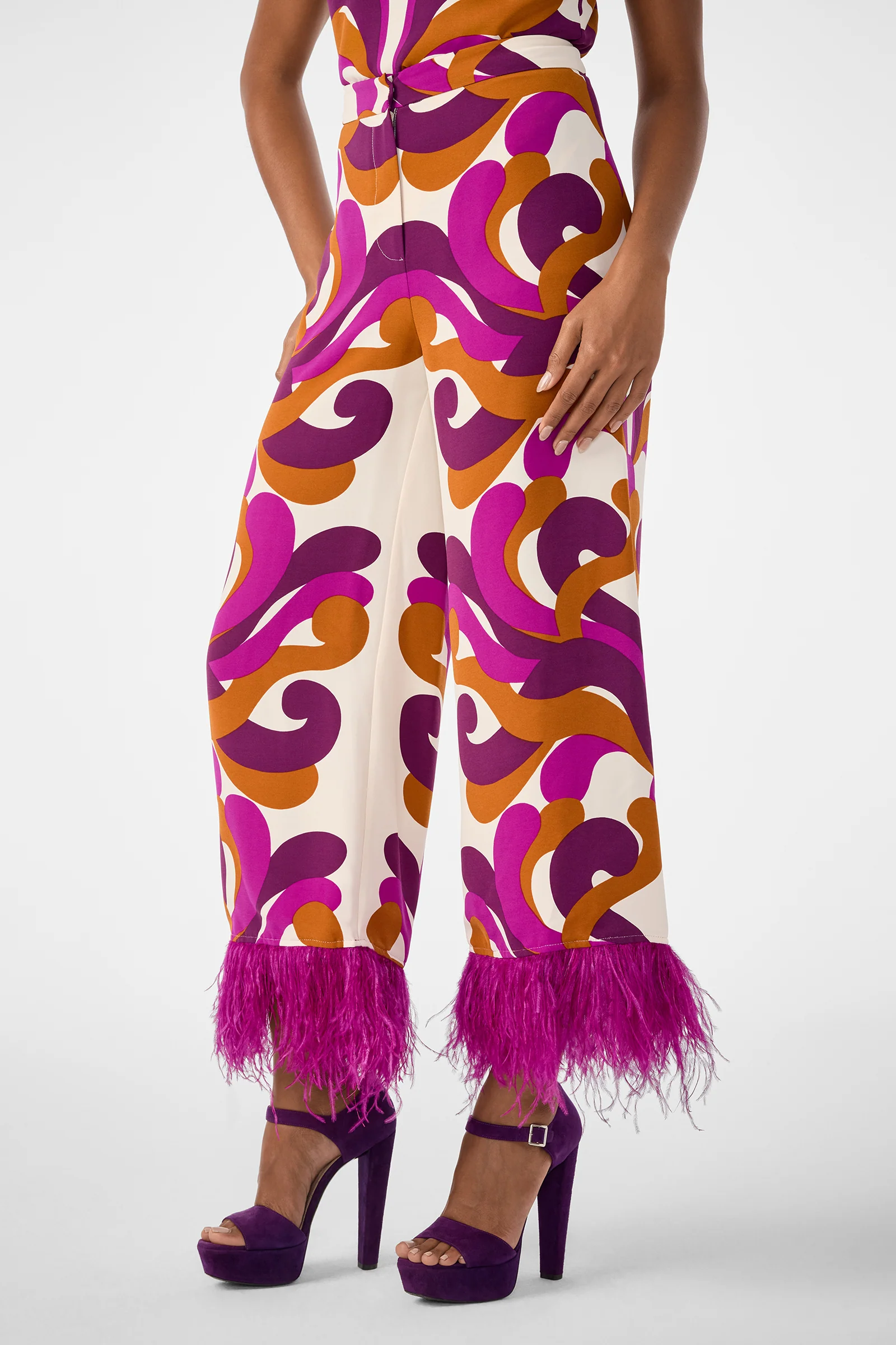 Short Weekend Feather-Trimmed Pant - Image 4