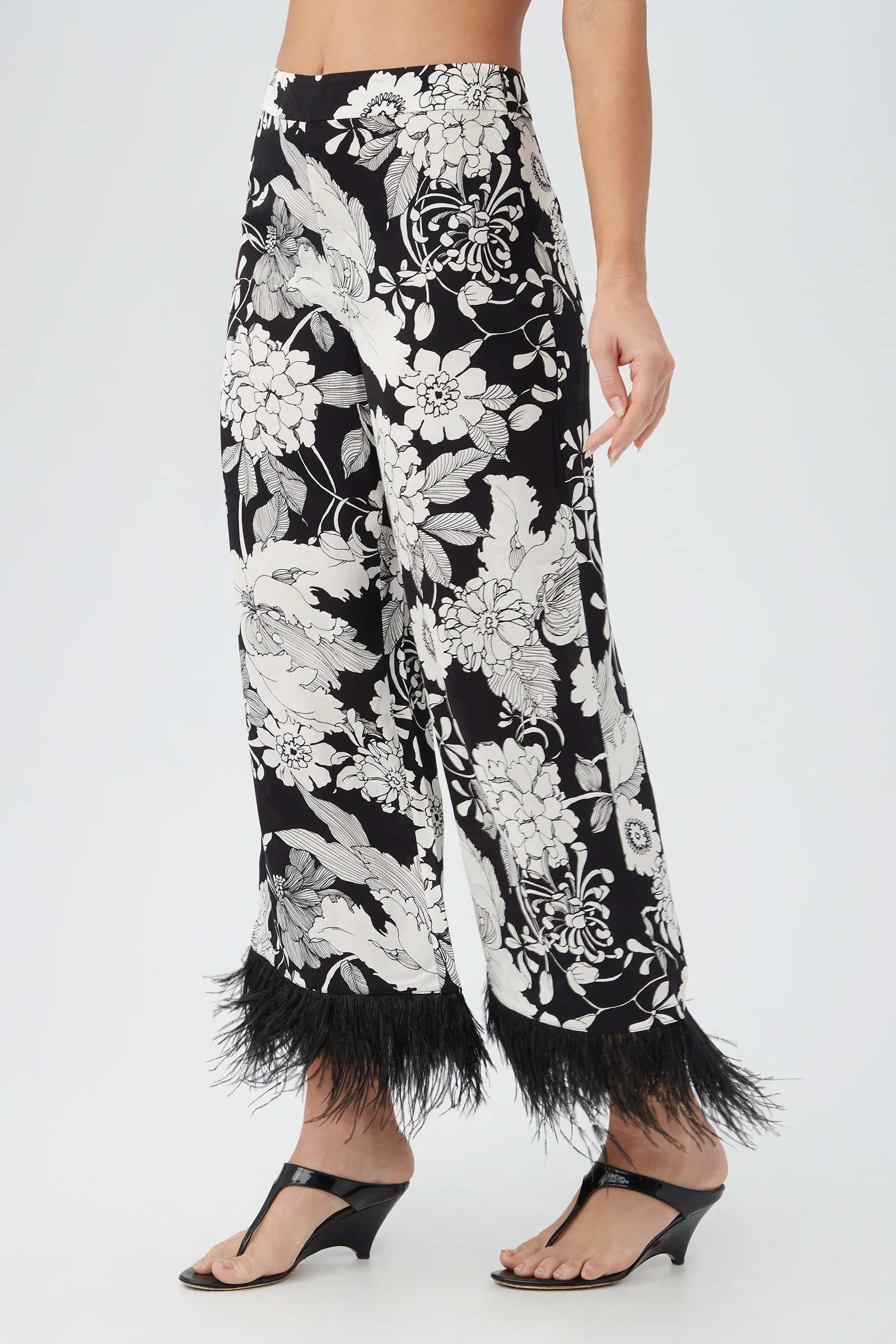 Short Weekend Feather-Trimmed Pant - Image 4